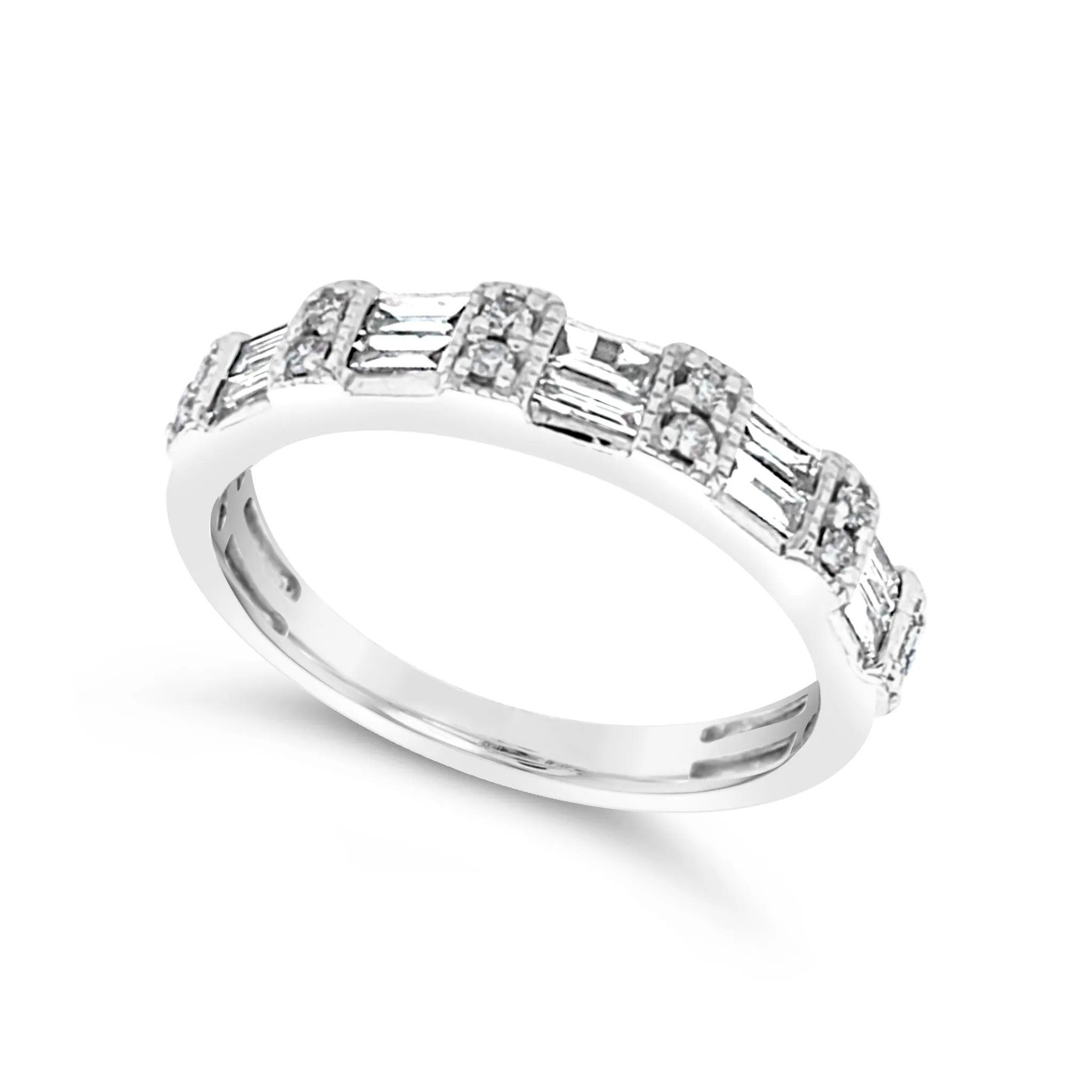 Alternating Baguette and Round Diamond Band