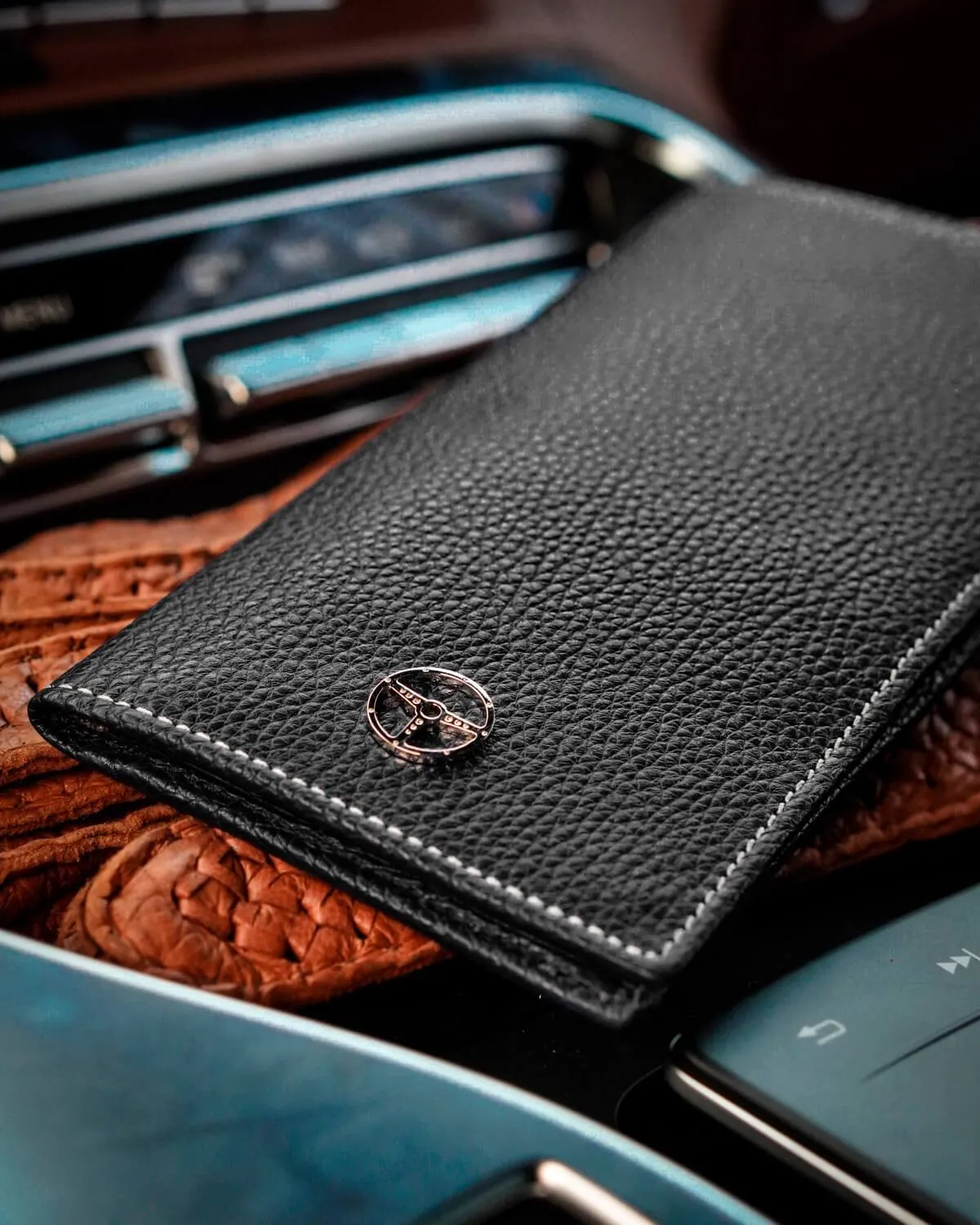 GLOBETROTTER - Full-grain Leather Long Wallet - Black