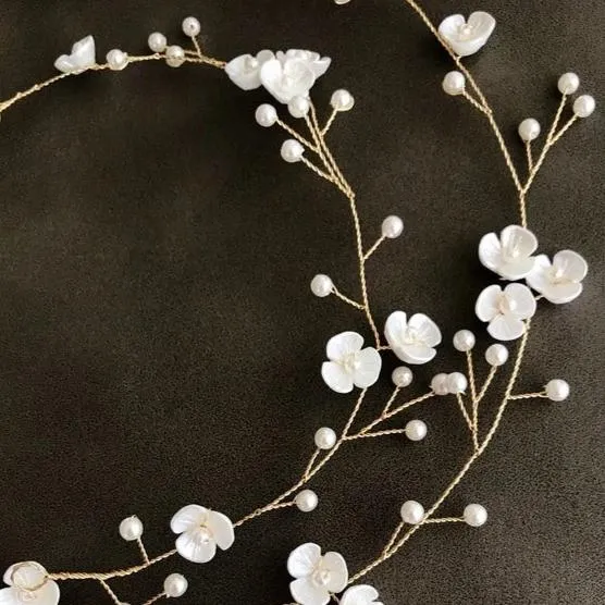 V120. boho white florets hair vine for wedding, bridal hairpiece.