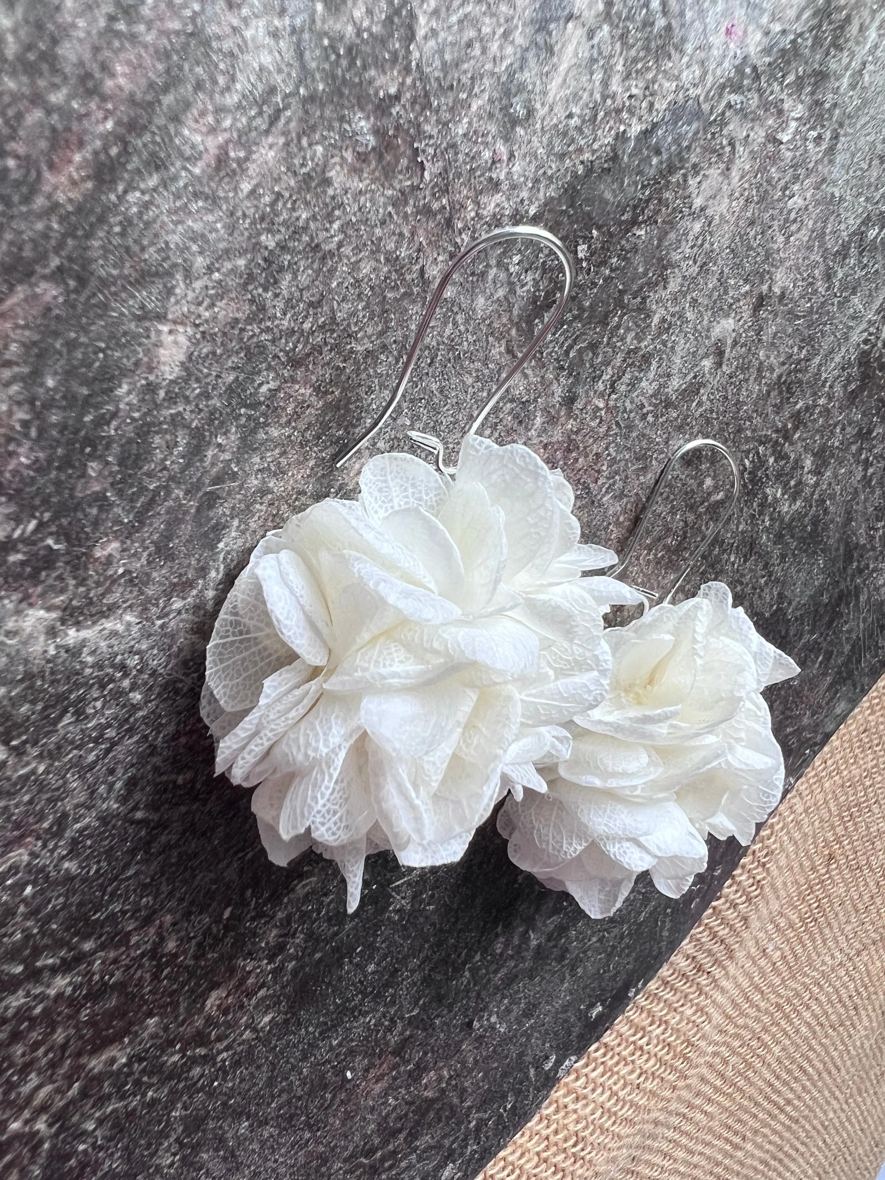 White Flower Earrings, Minimal Bridal Jewelry, Boho Wedding Drop Earrings, Silver Jewellery, Preserved Real Hydrangea Everlasting Flowers UK